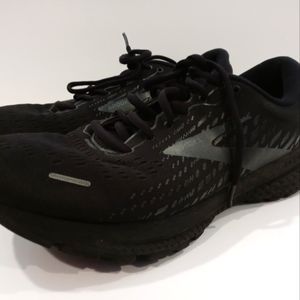 Brooks Ghost 13 size 10 2E wide